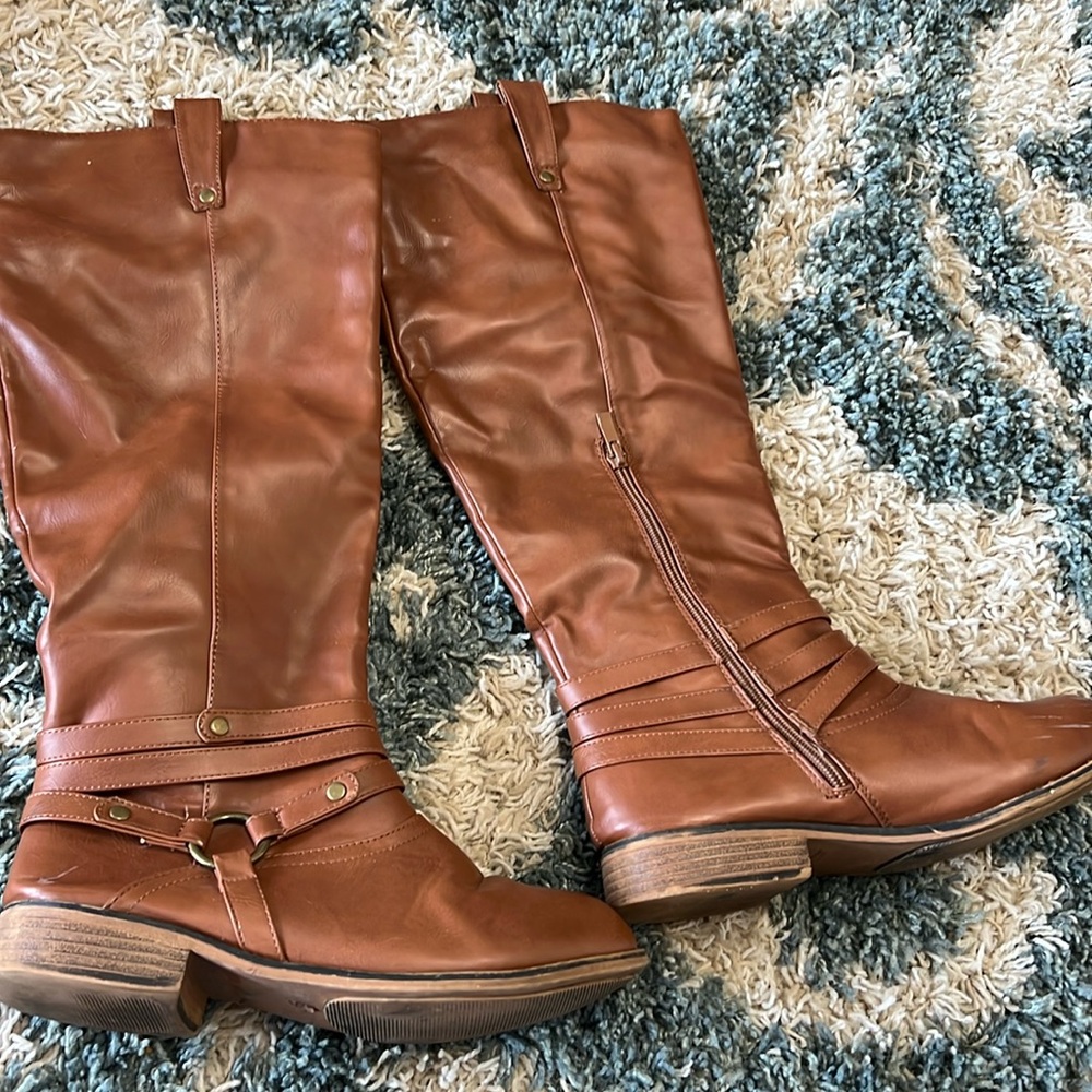 Camel Brown Boots with Gold detail